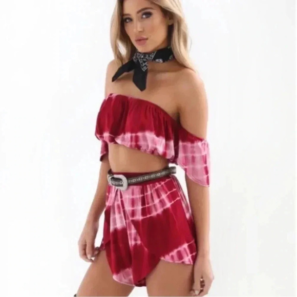 Tiger Mist Tie-Dye boho Off the should crop top and short set. Size small/medium - Picture 3 of 14